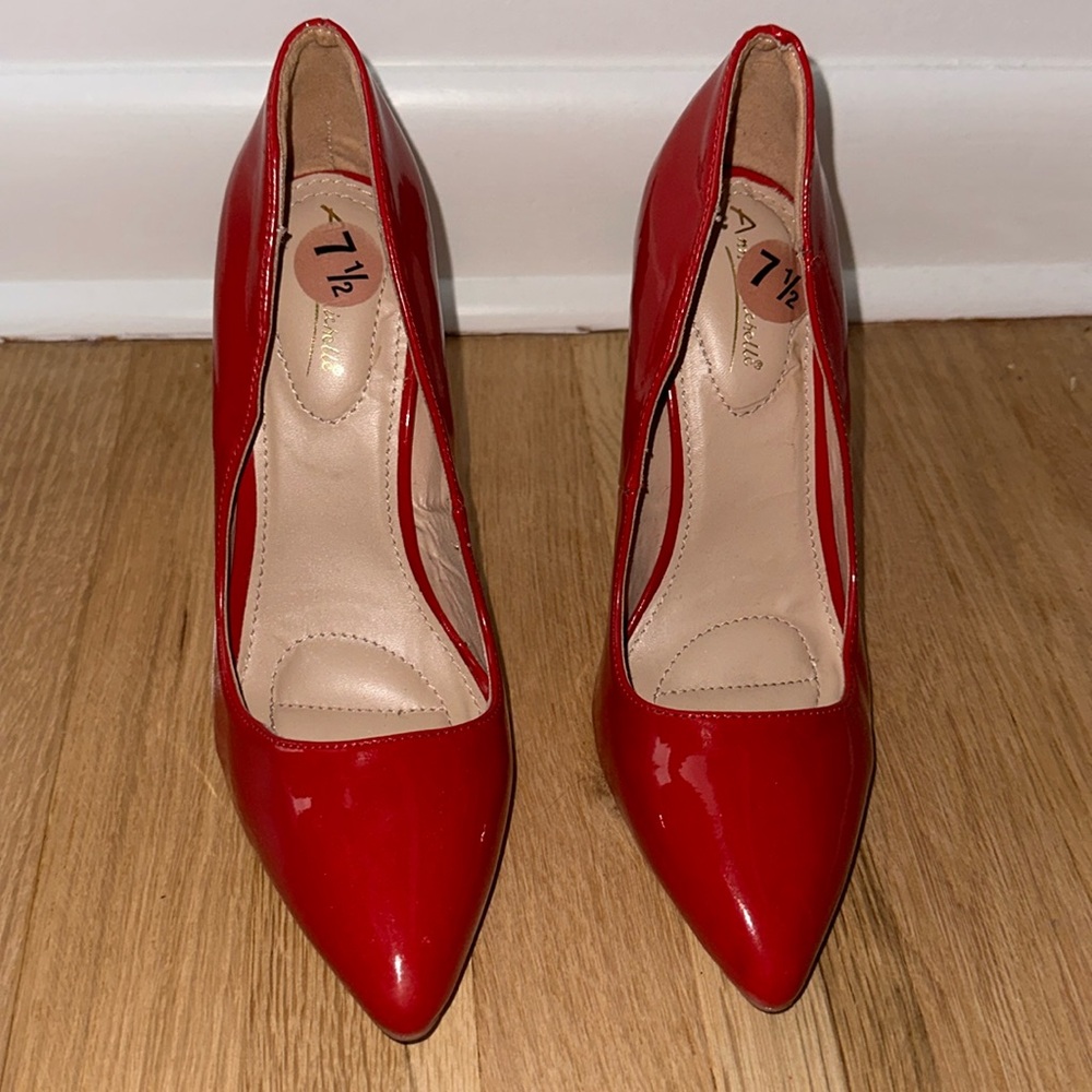 Red pumps